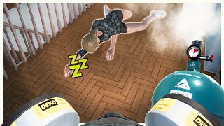 Using Sleeping Gas to Rob Homes in Thief Simulator 2 [upl. by Newel]