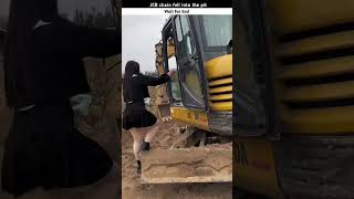 JCB chain fell into the pit [upl. by Zea]