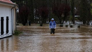 Starkregen setzt Nordfrankreich unter Wasser [upl. by Spector859]