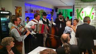 WeinstadlMusi mit Wolfgang Kolar spielt Rosamunde Polka Hochzeit Martina und Wolfgang 2017 [upl. by Blockus]