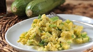 Huevos revueltos con calabacitas [upl. by Hijoung]