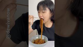 Cece makan mie hitam terlarang dewivanow miehitam jajangmyeong challange ketaatan [upl. by Faria681]