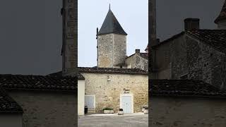 A Ecoyeux léglise Saint Vivien aux deux échauguettes en poivrières [upl. by Eibor]