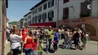 Extrait Des Racines amp Des Ailes  Pays Basque  17102012mp4 [upl. by Aihsenek823]