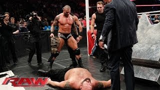 Big Show vs The Shield amp Randy Orton  4on1 Handicap Match Raw Nov 4 2013 [upl. by Nnylekoorb774]