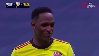 ESTAS NERVIOSO Emiliano Martinez PENALTY SAVE vs Colombia Yerry Mina [upl. by Story910]