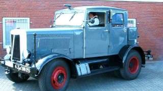 Hanomag Schlepper ST 100 von 1947 im LKW Museum Sittensen [upl. by Annaeg]