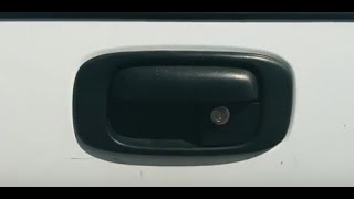 Chevy Silverado 9906  Locking Tailgate [upl. by Essilem]