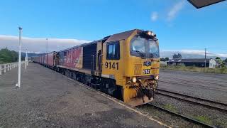 Kiwirail DL 9141 crawling into Woodville Station [upl. by Schultz]