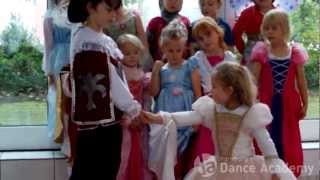 Einen Tag lang Prinz und Prinzessin sein  Das Kindertanz Video der Hamburg Dance Academy Tanzschule [upl. by Ettellocin]