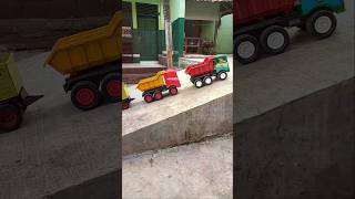 Mobil Truk Mainan Anak anak Melewati Tanjakan Curam automobile trukoleng dumptruck [upl. by Hsekin]