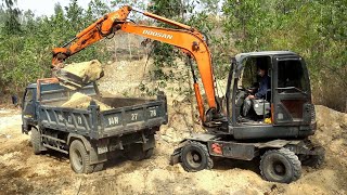 Máy Xúc DOOSAN DX55W Múc Đất Xe Ô Tô Tải Ben Chở Và Đổ Đất  Excavator Dump Truck  TienTube TV [upl. by Soirtimid57]