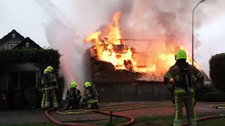 Grote brand in woning met rieten kap in Tiel [upl. by Aluor4]