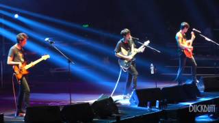 Fancam CNBLUE  LALALA 라라라 in Guangzhou 씨엔블루 용화 [upl. by Garv]