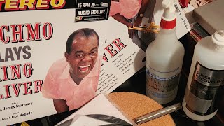 VPI RECORD VACUUM CLEANING MACHINE DEMO CLEANING TWO NEW ACOUSTIC SOUNDS LOUIS ARMSTRONG PRESSINGS [upl. by Farny]