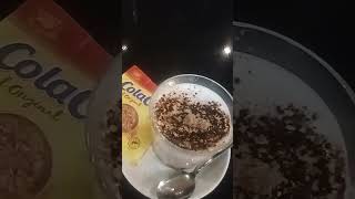 Cómo se disuelve el cola cao en la leche muy caliente mira vídeo deja 1 link suscríbete 🆓 comparte [upl. by Maclay530]