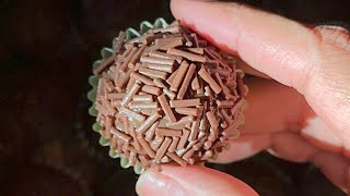 Como fazer Brigadeiro de Enrolar PERFEITO [upl. by Aznecniv]