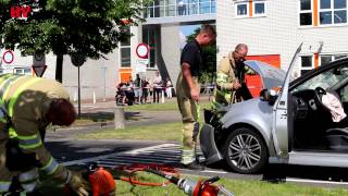 Automobilist gewond na aanrijding op Evenaar [upl. by Ubald]