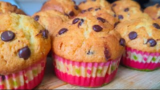 Saftige Muffins schnell und einfach Weiche und fluffige Muffins Rezepte mit Schokoladentropfen [upl. by Eetnahc]