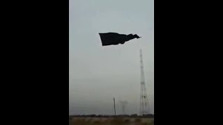 Mojza in Karbala  Flying Flag of Ya Hussain RA  Hazrat Imam Hussain RA [upl. by Karolina371]