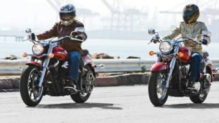 Battle Kawasaki Vulcan 900 Classic vs Star V Star 950 Comparison Reviews [upl. by Leitnahs]