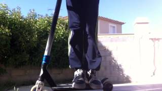 Faire un 180 en trottinette freestyle  Tutoriel trottinette freestyle [upl. by Lancey]