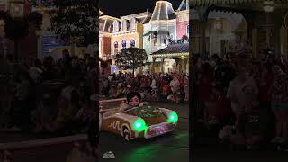 Vanellope von Schweetz Peels Out Onto Main Street for Mickeys Once Upon a Christmastime Parade [upl. by Warrick]