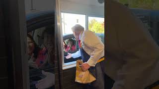 🇺🇸 Donald Trump serving fries at McDonalds in Feasterville Pennsylvania Oct 20 2024 LIVE [upl. by Ellivro564]