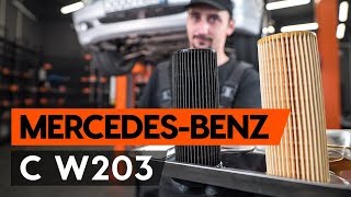 Hoe een oliefilter en motorolie vervangen op een MERCEDESBENZ С W203 HANDLEIDING AUTODOC [upl. by Aidnic]