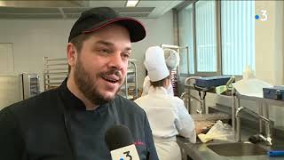 Toulouse  des élèves de premières préparent des desserts pour les Restos du Coeur [upl. by Ahsieki872]