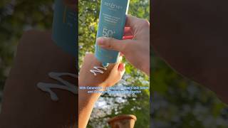 Sunscreen jo deti hai moisture skin glow and repair karti h skin barrier ✨🦢sunscreen skincare [upl. by Rickey642]