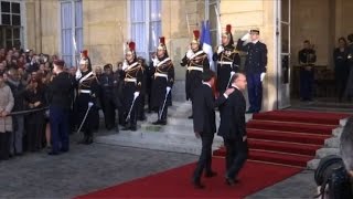 Bernard Cazeneuve arrive à Matignon pour succéder à Manuel Valls [upl. by Einhpad]