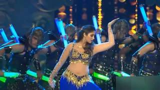 ileana dcruz Raske Qamar Song live dance performance ileana dcruz latest dance Bollywood song [upl. by Labanna]