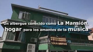 Un albergue conocido como La Mansión hogar para los amantes de la música [upl. by Alolomo]