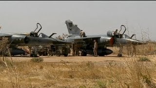 Les avions français bombardent Diabali au Mali [upl. by Jain]