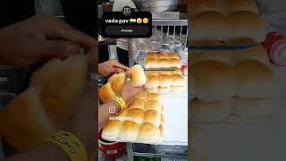 Vada pav 😋🤤🇮🇳 Indian street food 😋shortsfeed food foodlover streetfood indianfood foodie [upl. by Boatwright553]