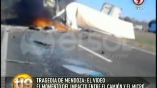 Tragedia de Mendoza Aparece video que muestra el impacto entre el camión y el micro [upl. by Adnarram]