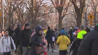 Thousands race in 10K run in Central Park [upl. by Shult104]