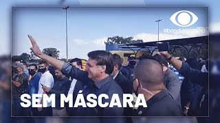 Bolsonaro gera aglomeração e não usa máscara em Araguari Minas Gerais [upl. by Amron472]