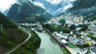 The whole city is built on the mountain  Gongshan Dulong and Nu AutonomousCountyYunnan雲南貢山獨龍族怒族自治縣 [upl. by Ecnarwal448]