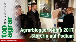 Tierschützerin stört AgrarbloggerCamp in Münster  Schauspielerin legt Bauern rein [upl. by Dahsraf]