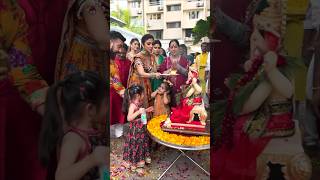 Shilpa shetty Ganesha Darshan at Home with Daughter Samisha shetty in Mumbai [upl. by Annovy]