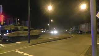 Eine große Leopard 2 Panzer Kolonne in Gütersloh um 2200 Uhr [upl. by Namaan295]