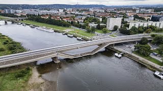 Carolabrücke in Dresden teilweise eingestürzt [upl. by Zach491]