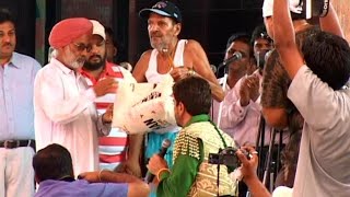 Gurdas Maan With Sai Ji  Mela Baba Murad Shah Ji 2007  Boot Polishan Live  Sai Laddi Shah Ji [upl. by Ennovyahs]