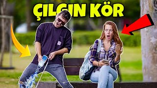 GÖRME ENGELLİ KILIĞINDA İNSANLARI TROLLEMEK 7   SOSYAL DENEY  KAMERA ŞAKASI [upl. by Namron]