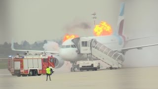 GROSSALARM FLUGHAFEN DÜSSELDORF  Flugunfall  Explosionen  Menschenrettung  Großübung [upl. by Nauh756]