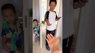 爸爸看手机太入迷，上交的钱怎么找不到了呢！cute babybaby萌娃搞笑日常 人类幼崽小米宝 [upl. by Ailis]