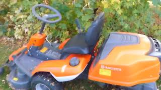 Wie du Laub am einfachsten im Garten beseitigst mit dem Husqvarna Rider R 213C [upl. by Rahman]