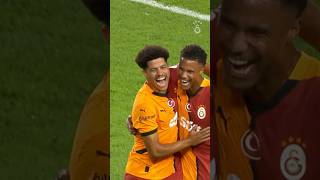 🦁 Gabriel Sara’dan Kadıköy’de samba 🕺 [upl. by Ahsercul]